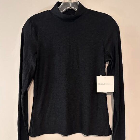 Beyond Yoga Tops - Beyond Yoga - Featherweight Moving On Pullover - Black - Size Small  - Women's